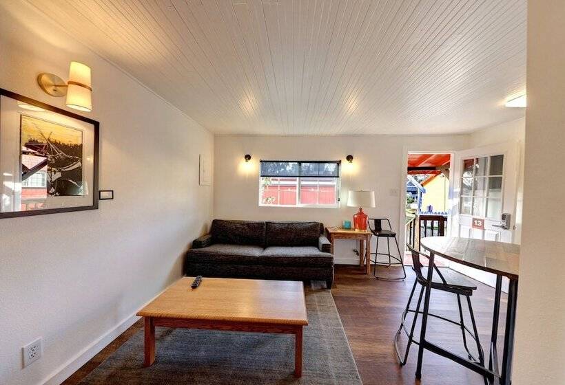 汽车旅馆 The Seaview Cottages