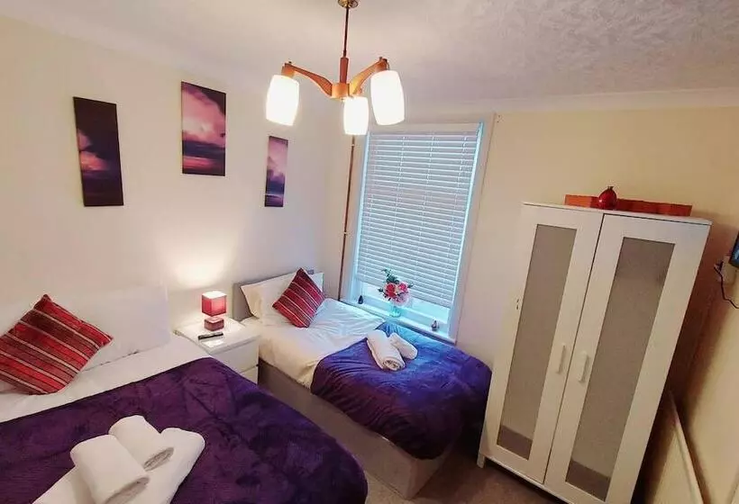 レジデンス Garfield Villa Beautiful 4 Bed House In Gillingham