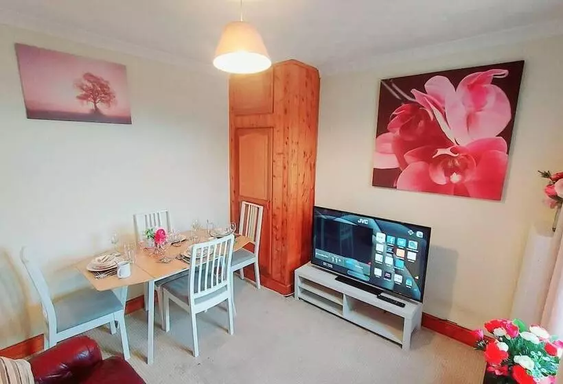 レジデンス Garfield Villa Beautiful 4 Bed House In Gillingham