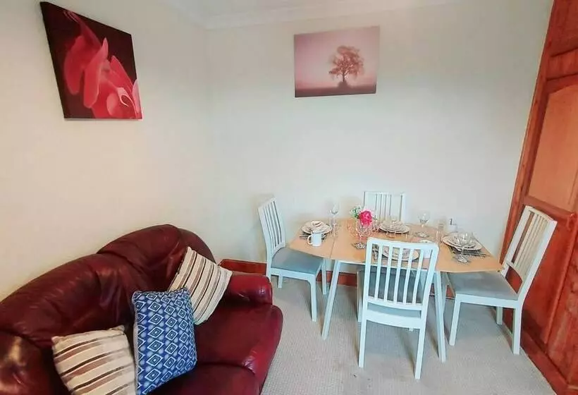 レジデンス Garfield Villa Beautiful 4 Bed House In Gillingham