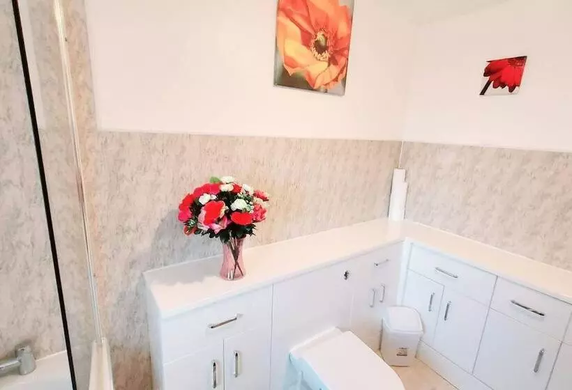 レジデンス Garfield Villa Beautiful 4 Bed House In Gillingham