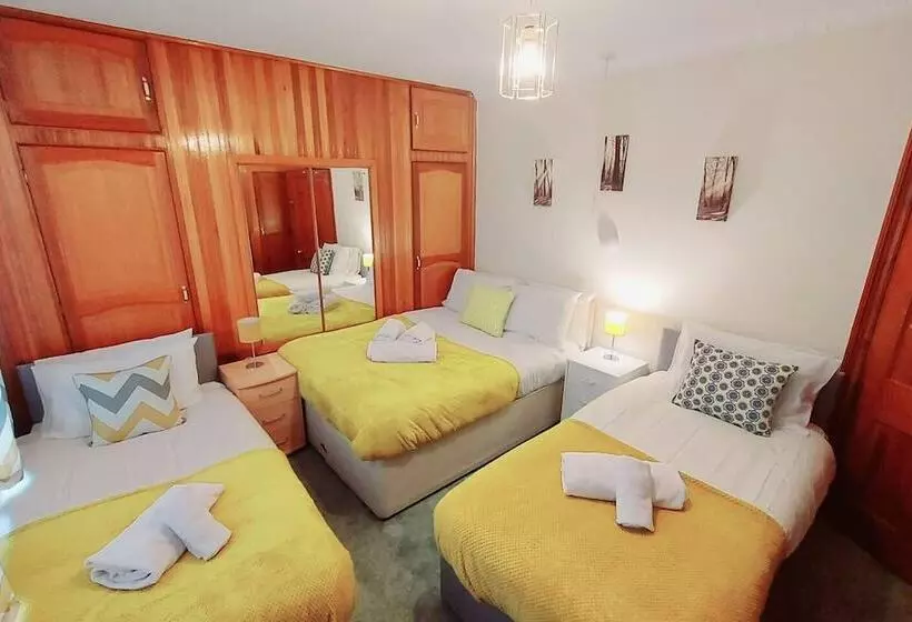 レジデンス Garfield Villa Beautiful 4 Bed House In Gillingham