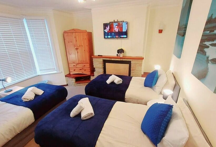 إقامة Garfield Villa Beautiful 4 Bed House In Gillingham