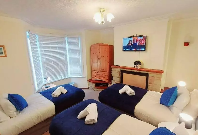 レジデンス Garfield Villa Beautiful 4 Bed House In Gillingham