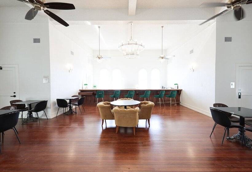 בית מלון כפרי The Crazy Water