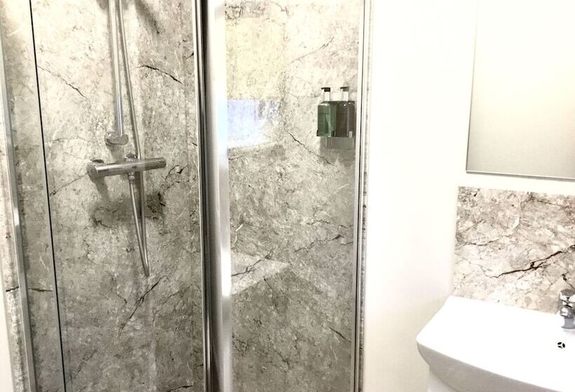 Pinewood Cottage Deluxe Self Catering Apartments