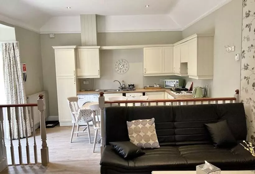 Pinewood Cottage Deluxe Self Catering Apartments