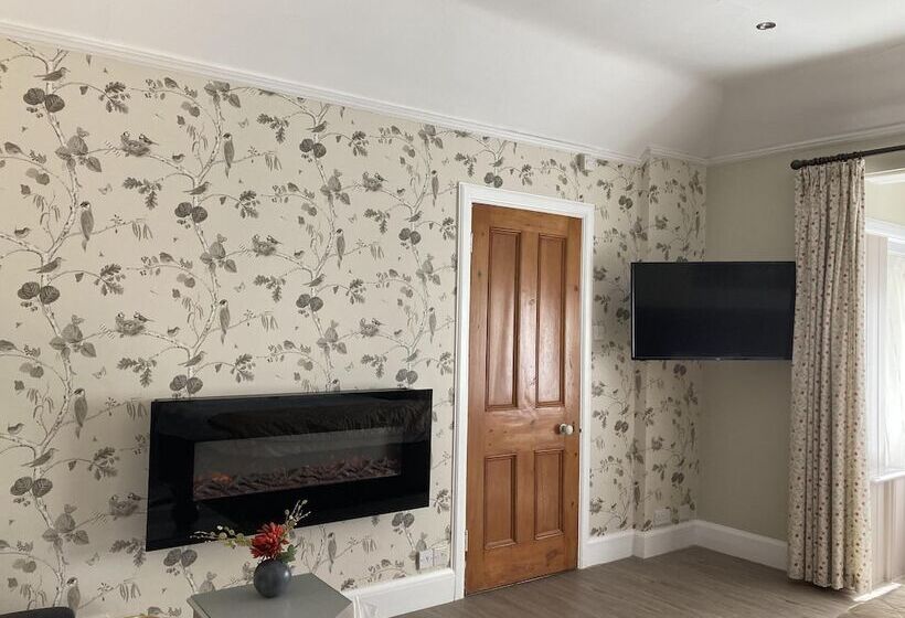 Pinewood Cottage Deluxe Self Catering Apartments