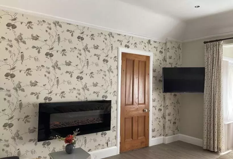 Pinewood Cottage Deluxe Self Catering Apartments