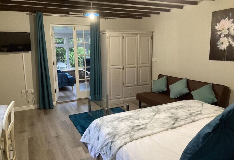 Pinewood Cottage Deluxe Self Catering Apartments