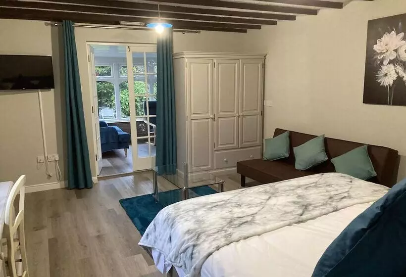 Pinewood Cottage Deluxe Self Catering Apartments