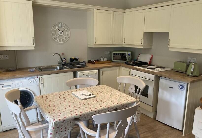 Pinewood Cottage Deluxe Self Catering Apartments