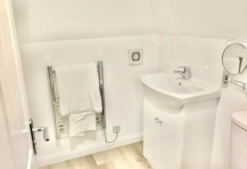 Pinewood Cottage Deluxe Self Catering Apartments