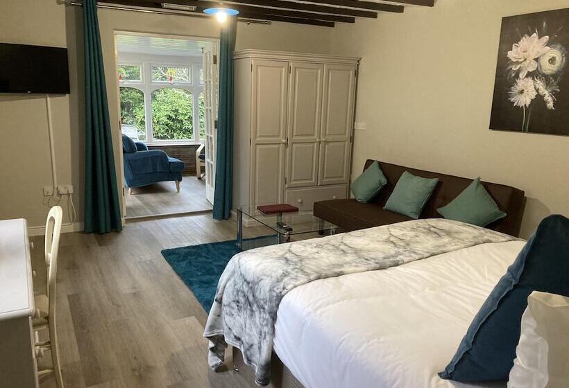 Pinewood Cottage Deluxe Self Catering Apartments