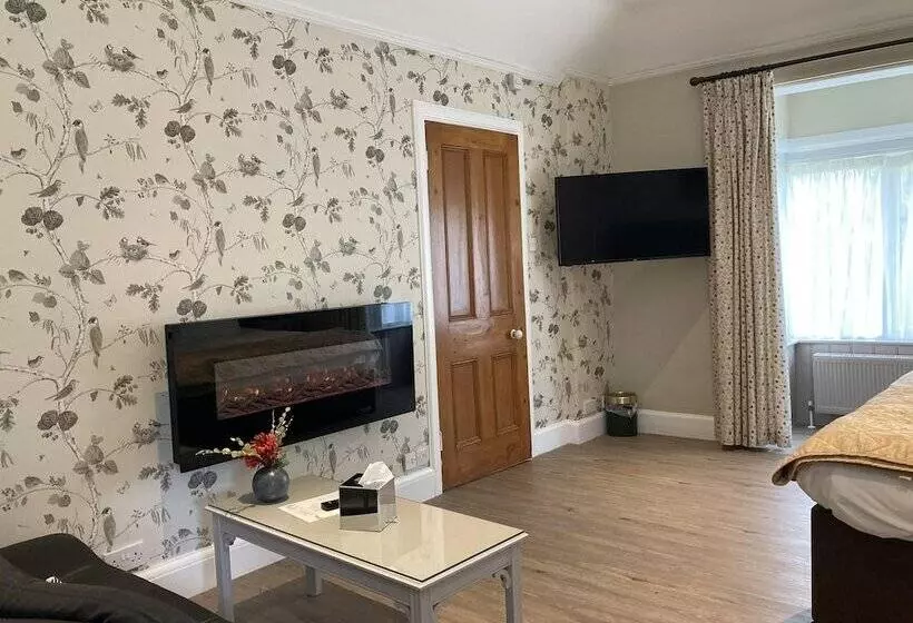 Pinewood Cottage Deluxe Self Catering Apartments