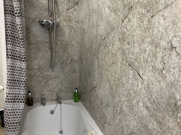 Pinewood Cottage Deluxe Self Catering Apartments