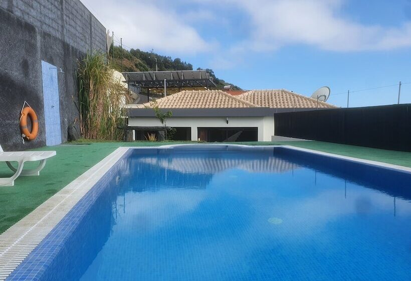 اقامتگاه Ocean View Villa With Private Outdoor Heated Pool