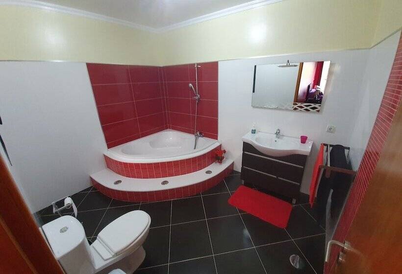 اقامتگاه Ocean View Villa With Private Outdoor Heated Pool