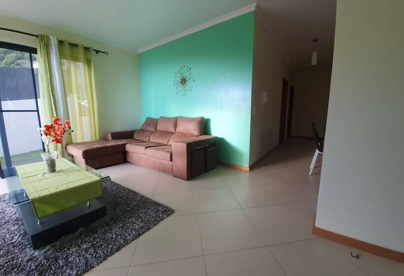 اقامتگاه Ocean View Villa With Private Outdoor Heated Pool