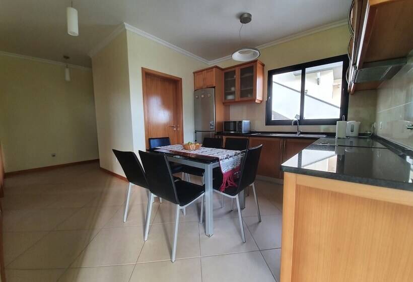 اقامتگاه Ocean View Villa With Private Outdoor Heated Pool