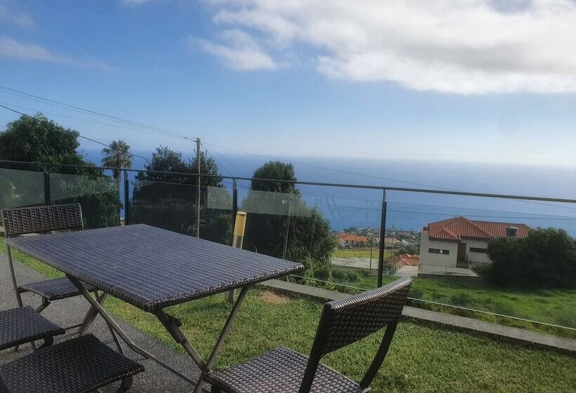 اقامتگاه Ocean View Villa With Private Outdoor Heated Pool