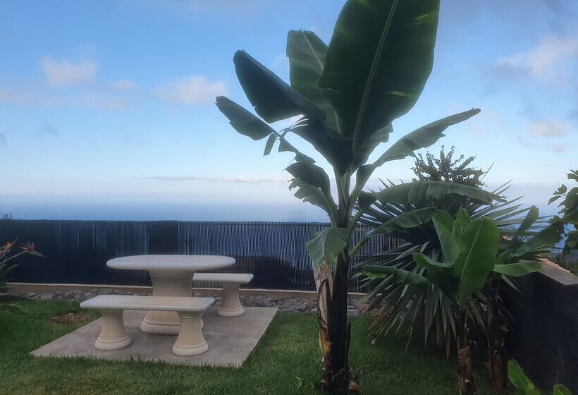 اقامتگاه Ocean View Villa With Private Outdoor Heated Pool