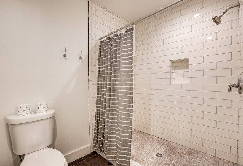 Amachen Cabin Pet & Family Friendly Woof Woof!