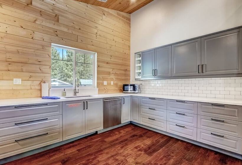 Amachen Cabin Pet & Family Friendly Woof Woof!