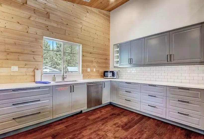 Amachen Cabin   Pet & Family Friendly   Woof Woof!