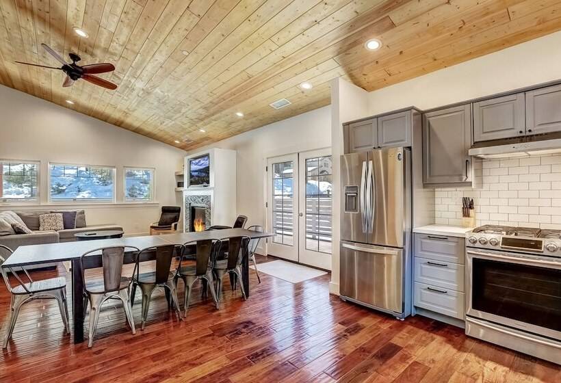 Amachen Cabin Pet & Family Friendly Woof Woof!