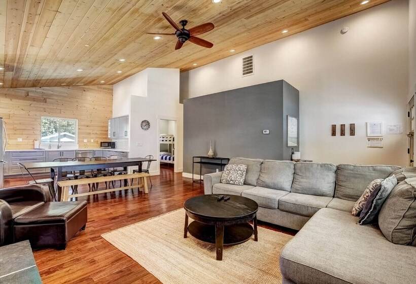 Amachen Cabin Pet & Family Friendly Woof Woof!