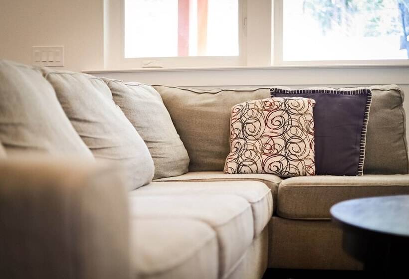 Amachen Cabin Pet & Family Friendly Woof Woof!