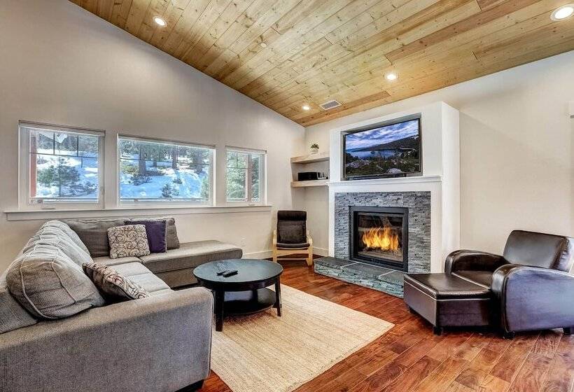 Amachen Cabin Pet & Family Friendly Woof Woof!