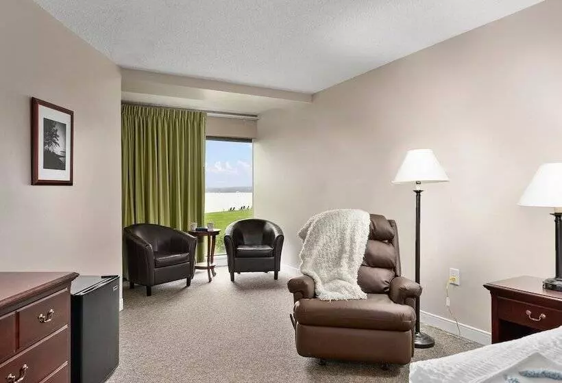 Majatalo Center Parlor Room At Sandy Cove