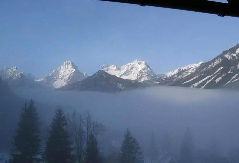 Hotelli Backer Ferdl Panzio