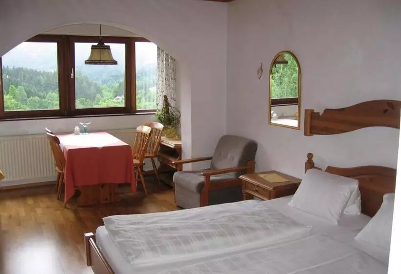 Hotelli Backer Ferdl Panzio