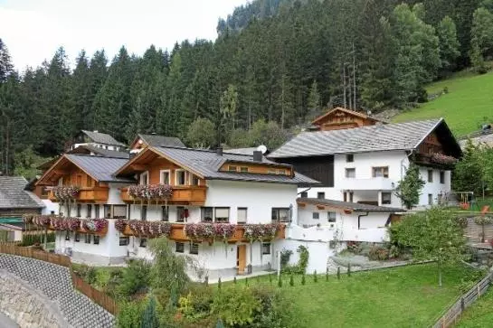 Hotelli Bettina's Ferienhaus Und Ferienwohnung Romana