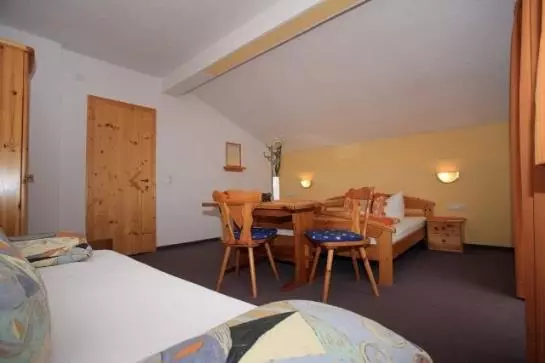 Hotelli Bettina's Ferienhaus Und Ferienwohnung Romana