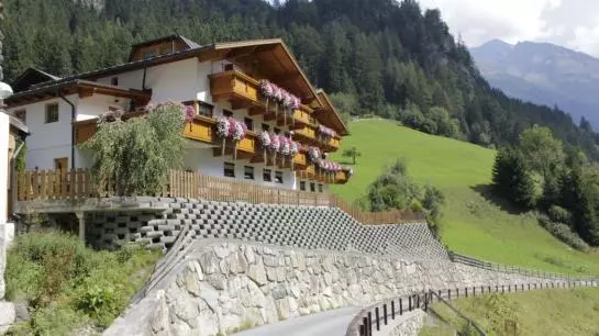 Hotelli Bettina's Ferienhaus Und Ferienwohnung Romana