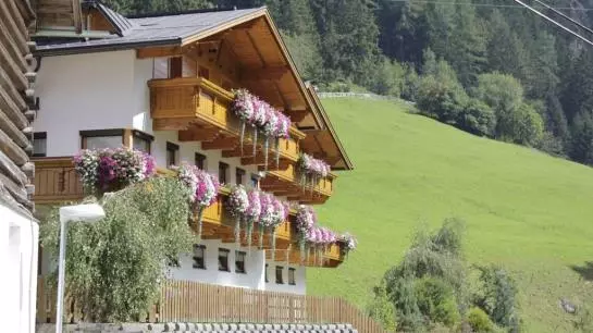 Hotelli Bettina's Ferienhaus Und Ferienwohnung Romana