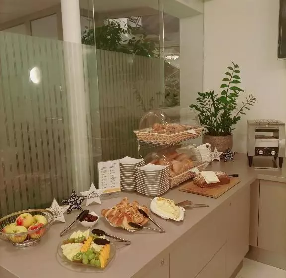 ホテル Garni Colora