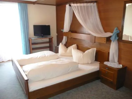 ペンション Gasthof Enzian