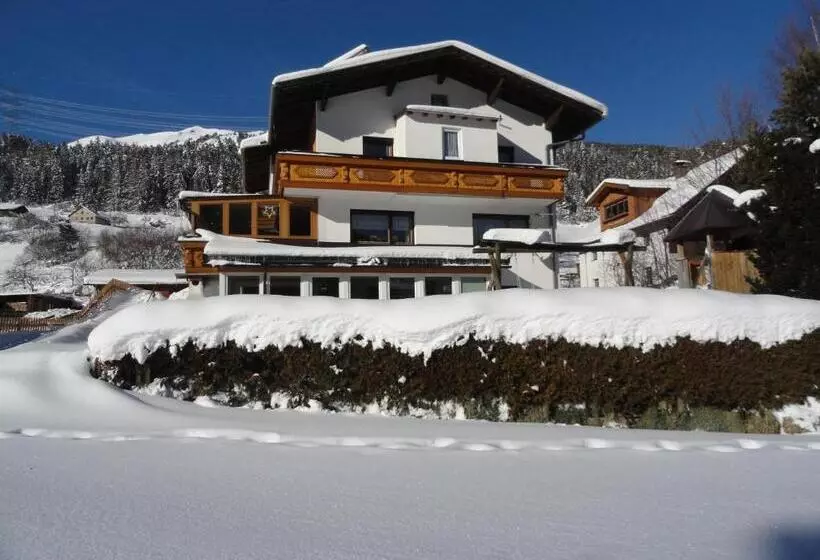 ホテル Haus Hochzeigerblick