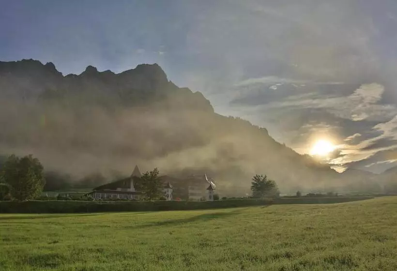 Отель Romantik Resort & Spa Der Laterndl Hof