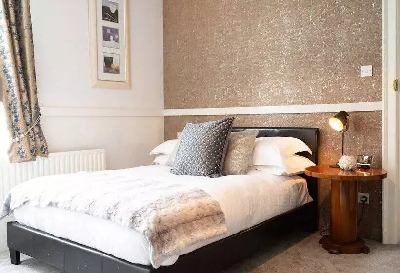 تختخواب و صبحانه The Cheney Arms