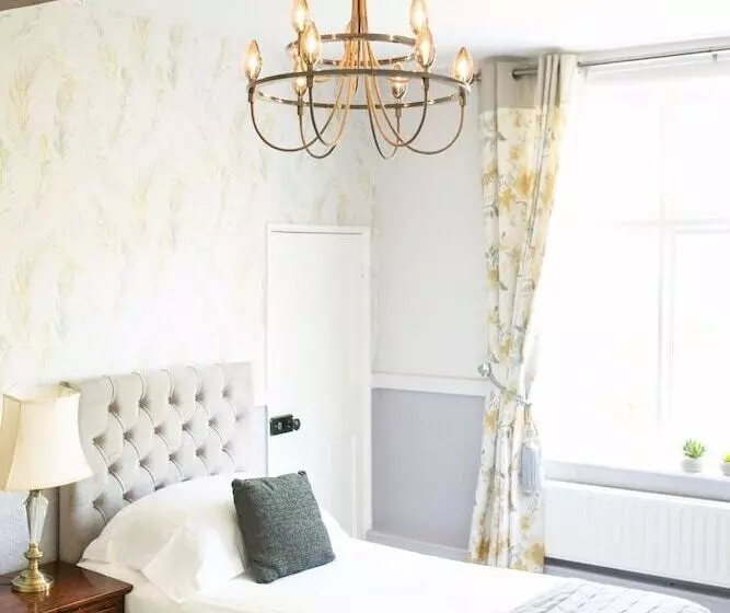 تختخواب و صبحانه The Cheney Arms