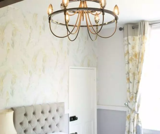 تختخواب و صبحانه The Cheney Arms