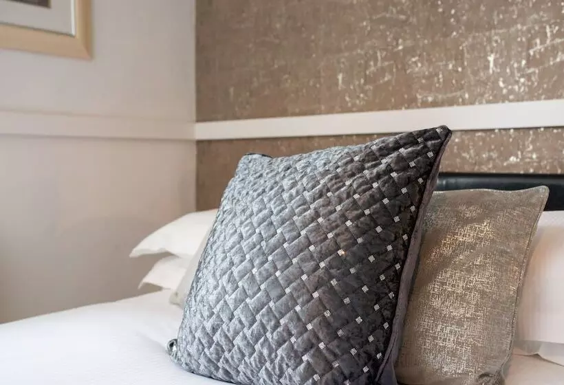 تختخواب و صبحانه The Cheney Arms