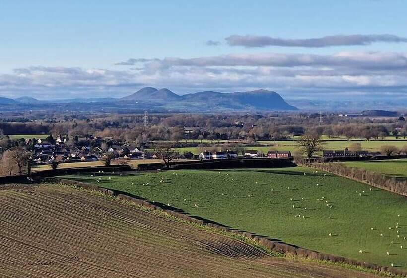 Captivating 1 Bed Log Cabin In Shrewsbury