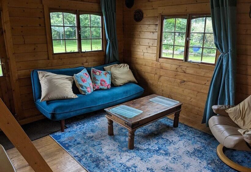 Captivating 1 Bed Log Cabin In Shrewsbury